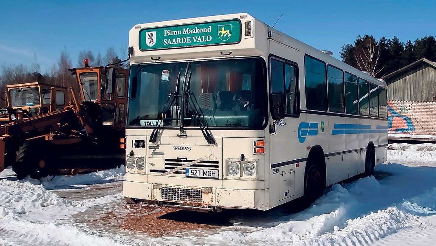 Kilingi-Nõmmes konutab raudtee ääres kommunaali platsil Volvo buss, mis tegi viimase sõidu 8. veebruari hommikul, tuues külalapsed õigeks ajaks kooli.