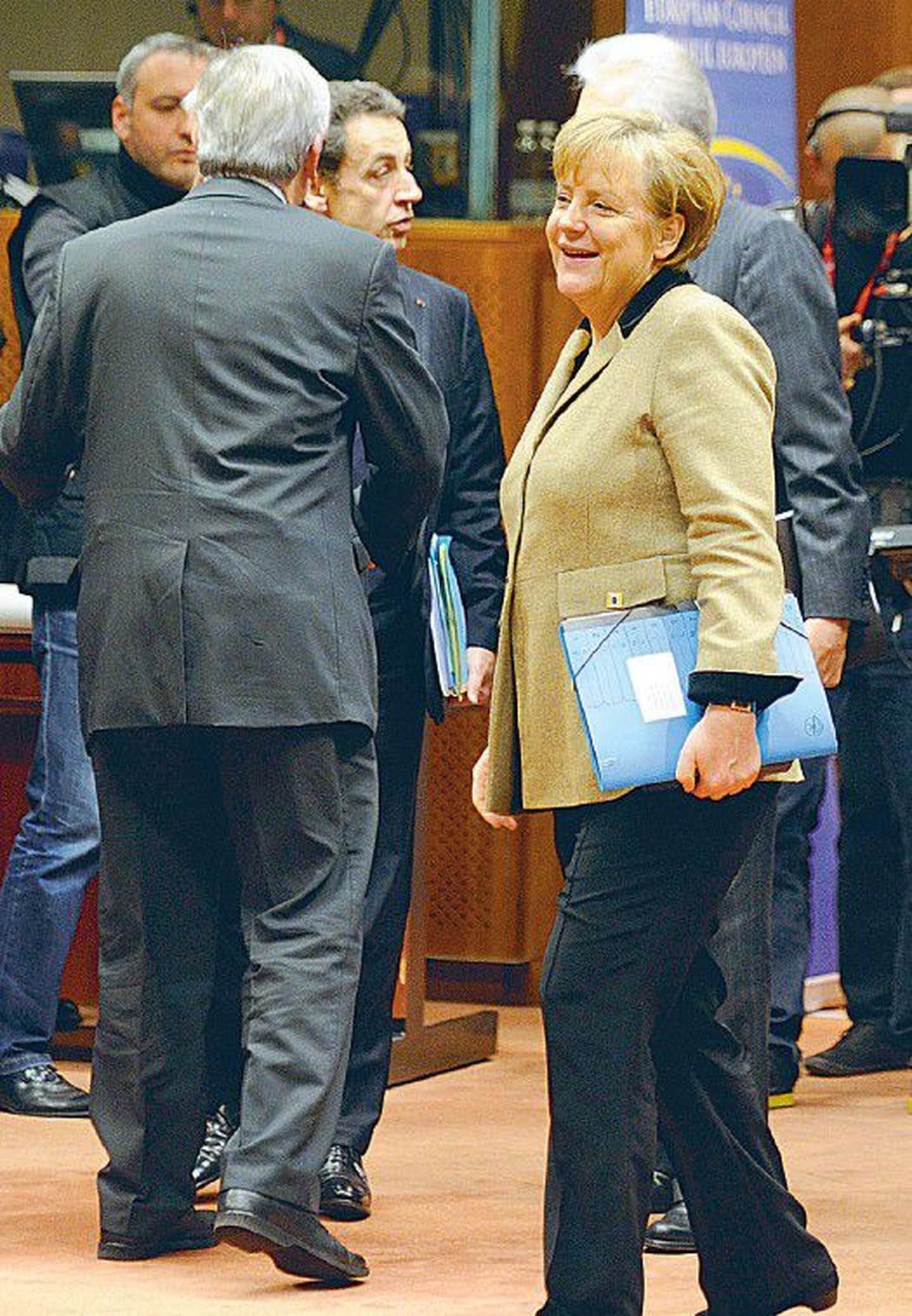 Канцлер ФРГ Ангела Меркель перед началом состоявшейся в понедельник вечером в Брюсселе встрече в верхах глав государств и правительств 25 стран Европы, где было достигнуто единодушие в отношении нового договора о финансовой дисциплине.