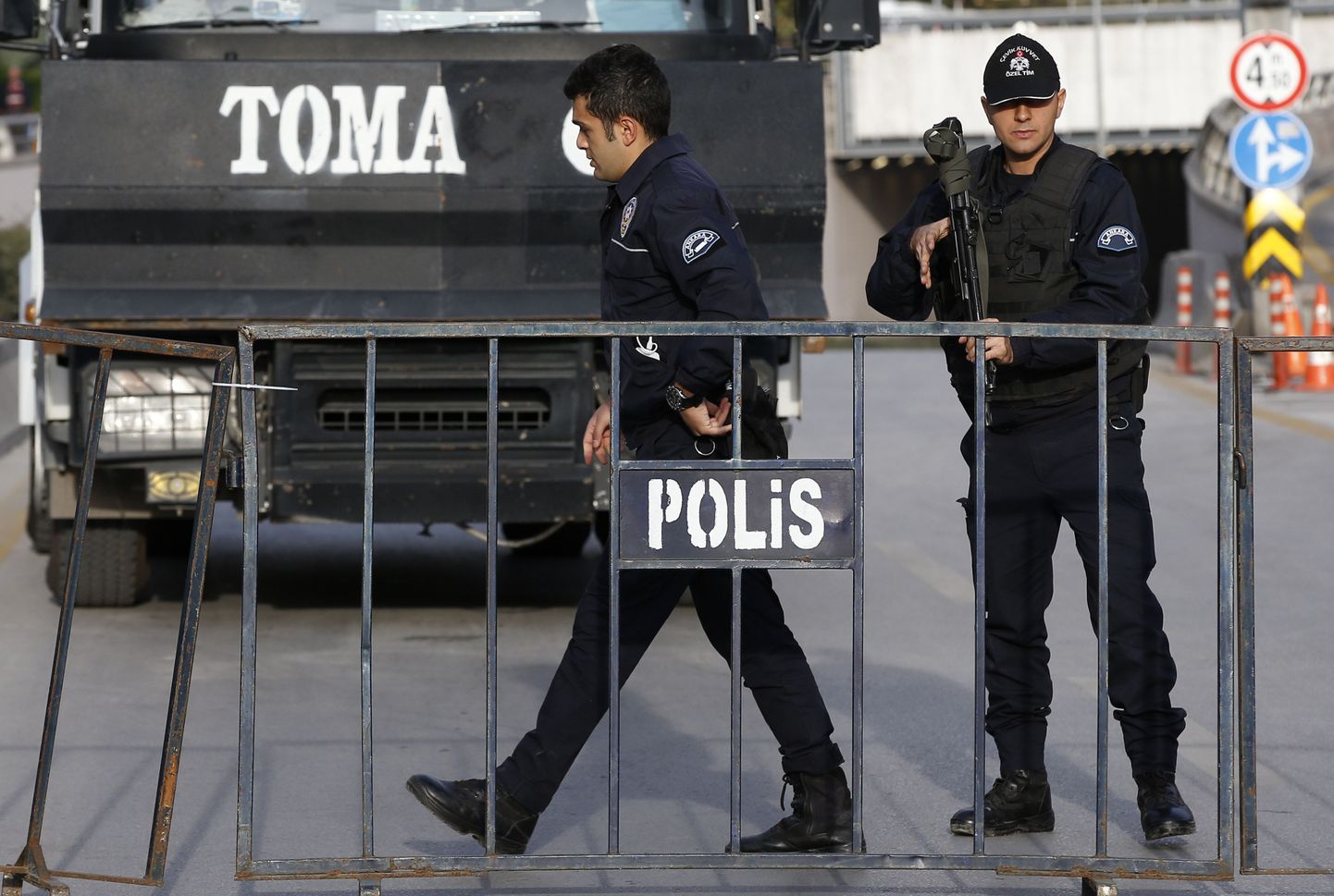 Турецкие полицейские.