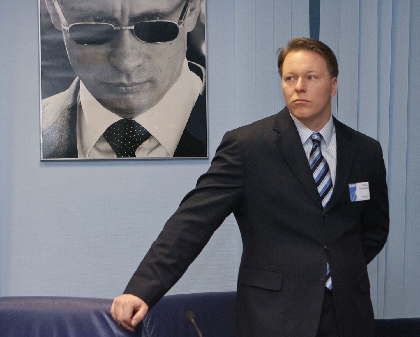 Управляющий российской дочерней фирмой Valio Мика Коскинен под портретом Владимира Путина.