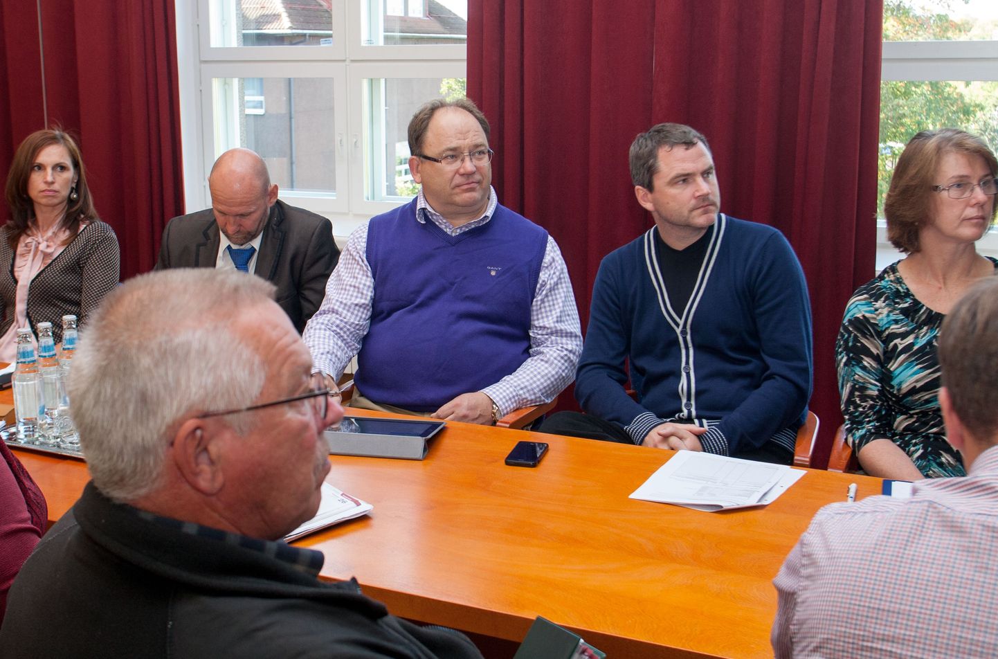 Eesti olümpiakomitee president Neinar Seli allkirjastas koos Viljandi maavalitsuses ühise tegutsemise lepingu.
