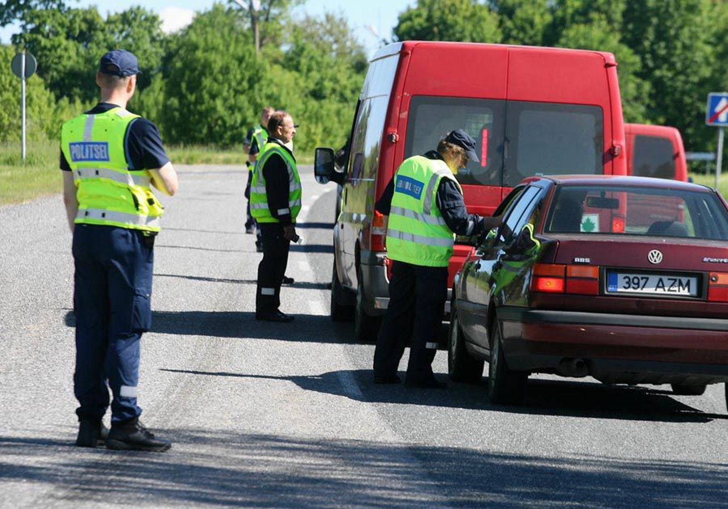 Esmaspäeva hommikul kontrollisid politseinikud autojuhte Viljandis Tallinna tänaval. Tabati üks joobes juht.