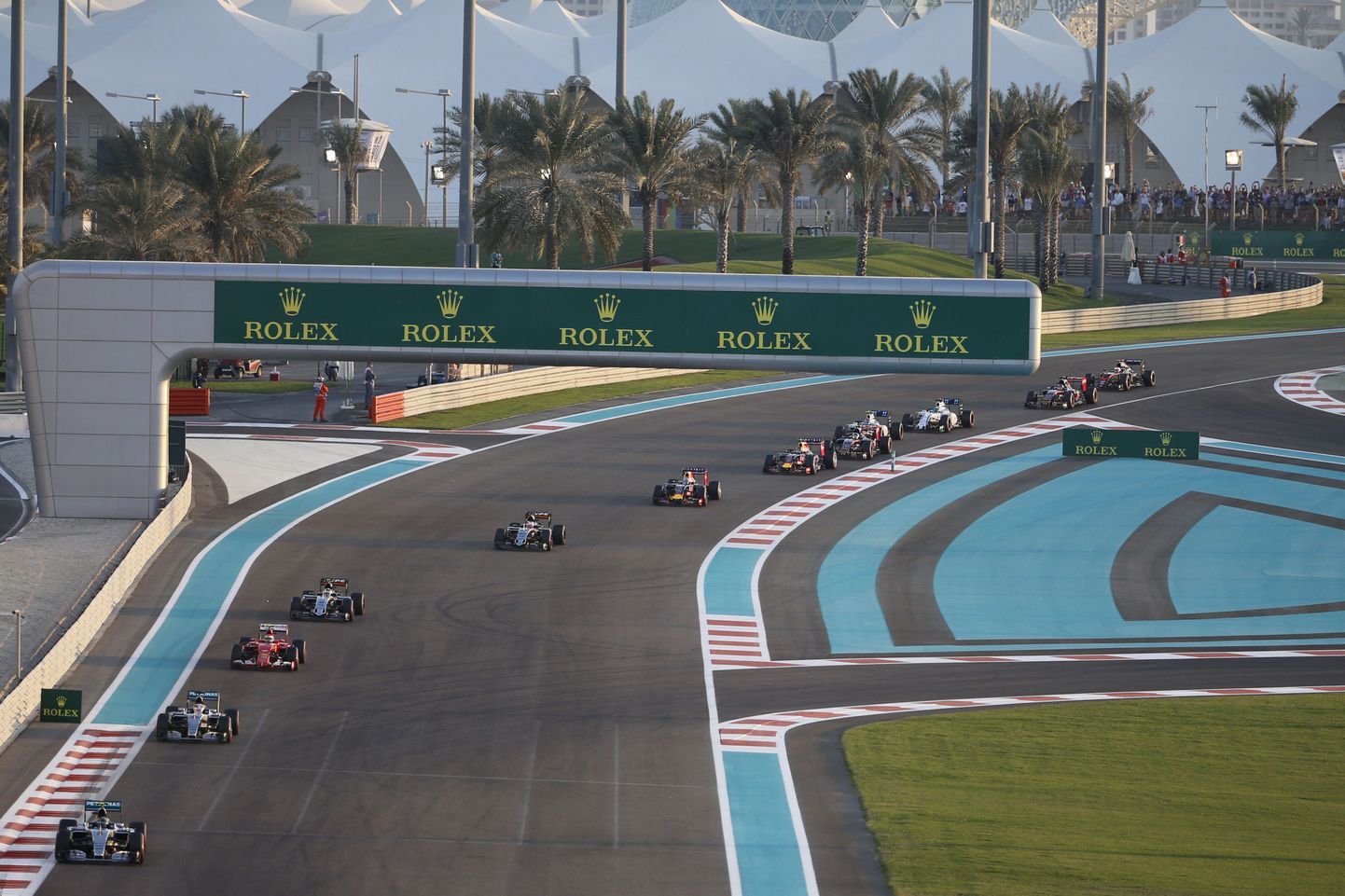 Гонка "Формулы-1" в Абу-Даби в ноябре 2015.
