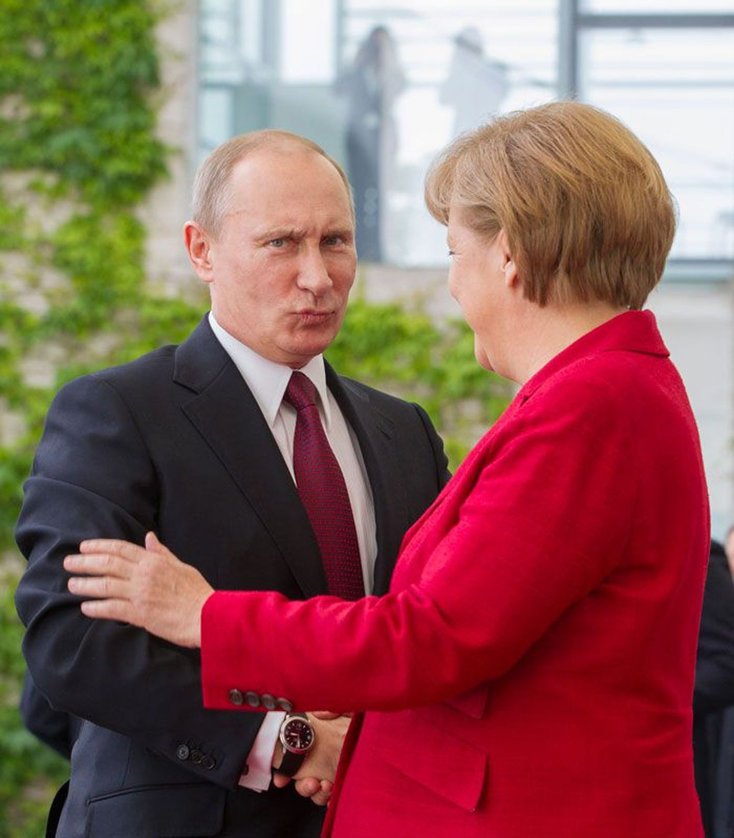 Президент России Владимир Путин и канцлер Германии Ангела Меркель поспорили из-за Pussy Riot.