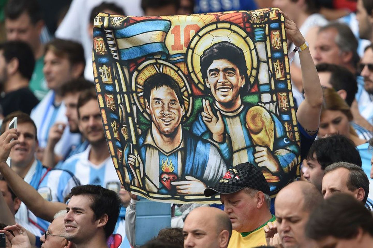 Argentina jalgpalli kaks ikooni Lionel Messi ja Diego Maradona. Kui Maradona viis argentiinlased 1986. aastal MM-tiitlini, siis praeguselt sangarilt Messilt oodatakse samasugust triumfi tänavu.
