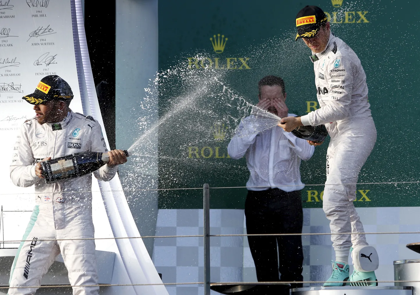 Nico Rosberg ja Lewis Hamilton pritsivad Austraalias vahuveini.