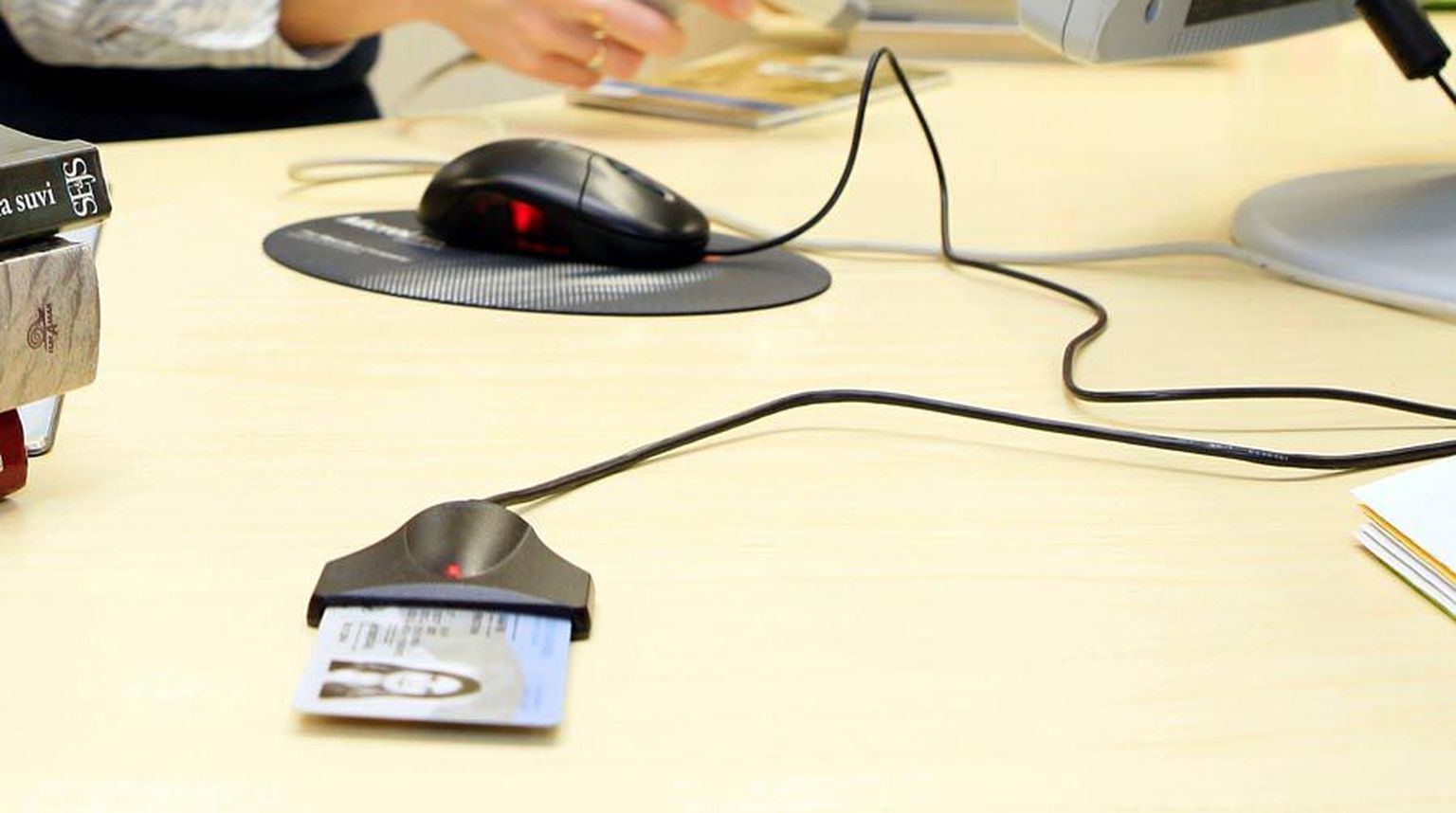 Elektrooniliseks hääletamiseks on vaja internetiühendusega arvutit ning ID-kaarti ja kaardilugejat või mobiil-ID-d.
