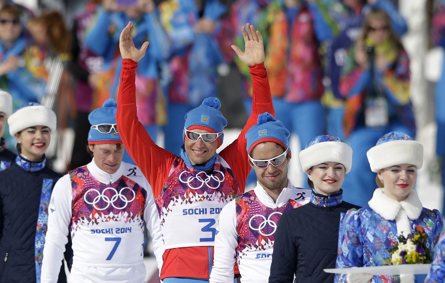Venelased teenisid meeste 50 km suusasõidus kolmikvõidu ja tagasid medalitabelis esikoha.