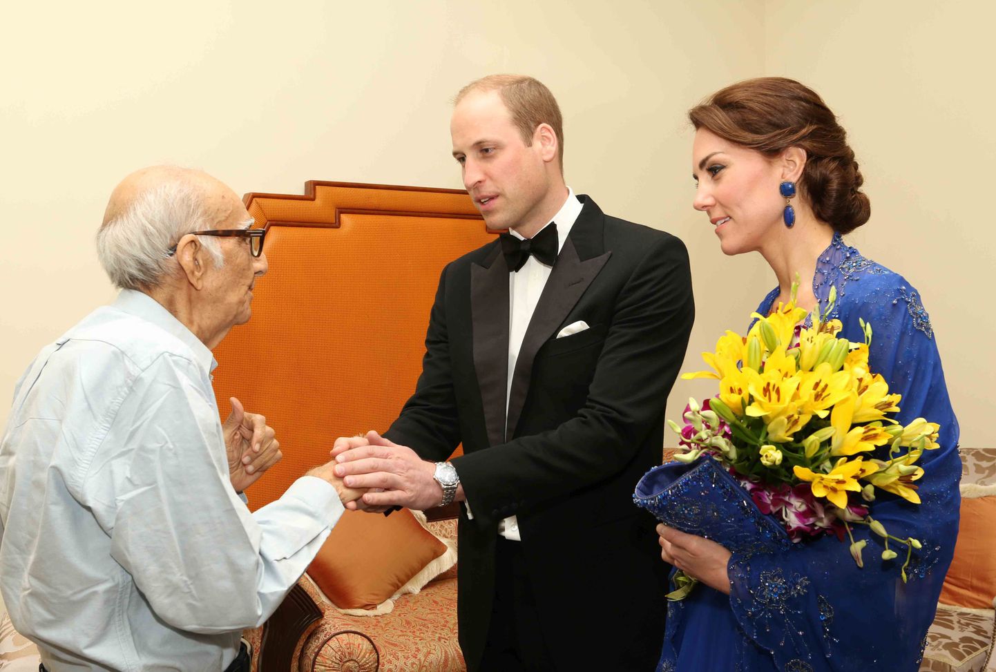 Prints William ja Cambridge'i hertsoginna Catherine kohtumas Boman Kohinoor'iga  Mumbai visiidil 10.aprillil , 2016.