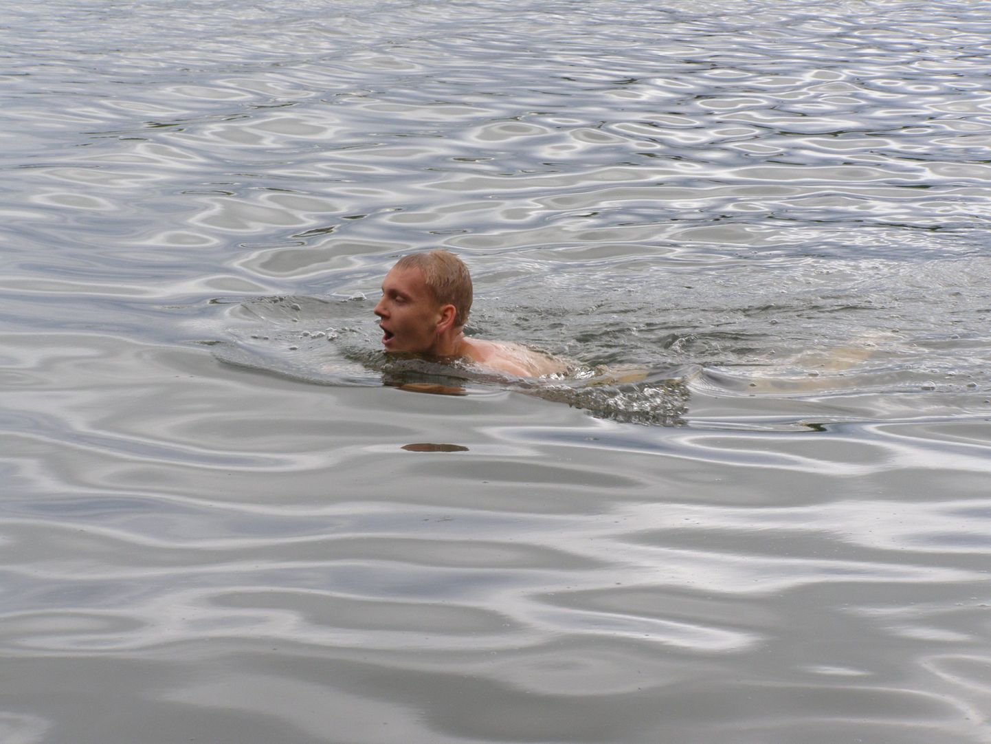 Porkunis võisteldi üle järve ujumises. Kiireim oli Karlis Korka.