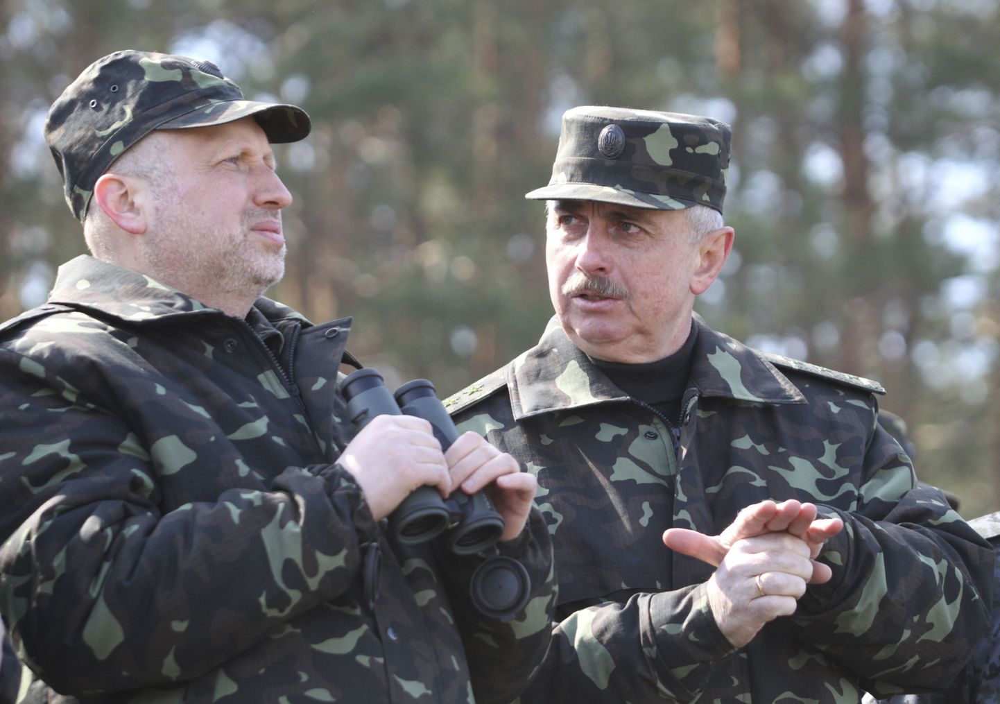 Ukraina presidendi kohusetäitja Oleksander Turtšõnov (vasakul) koos kaitseministri kohusetäitja Mõhhailo Kovaliga.