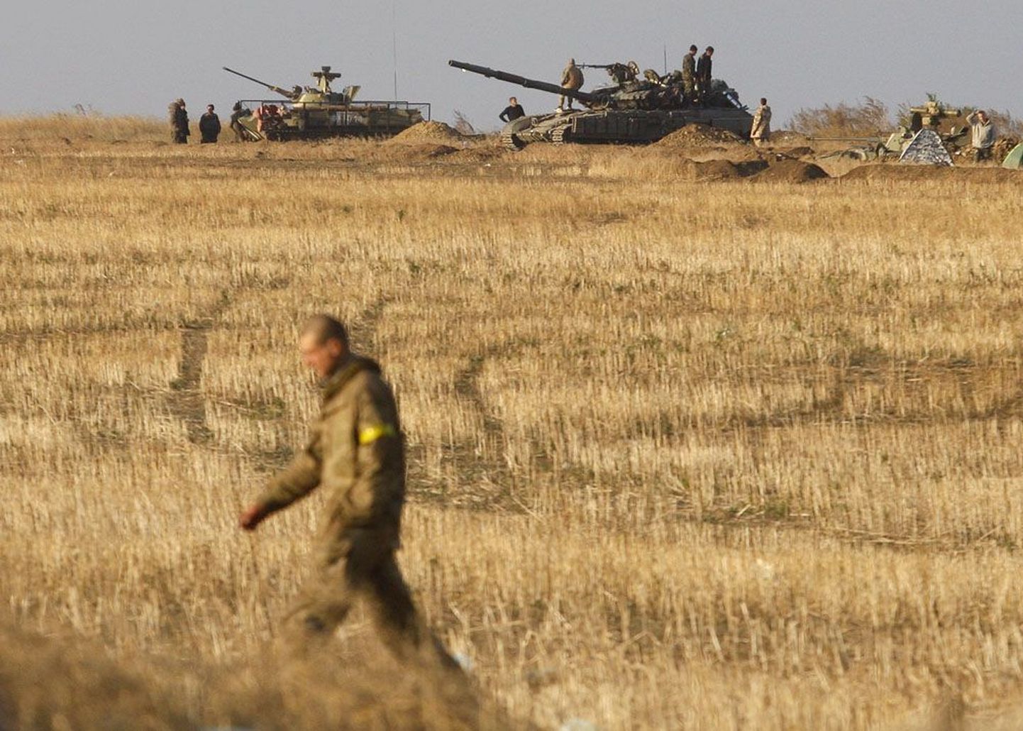 Ukraina sõdurid koos soomukite ja tankidega üleeile Donetski oblastis Debaltseve linna lähistel.