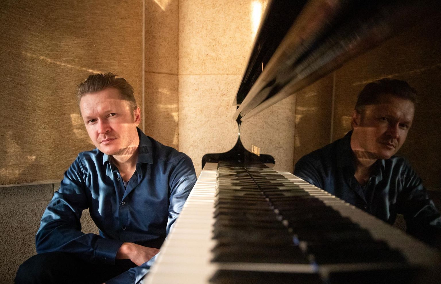 Pianist Kristjan Randalu esineb kolmapäeval pärimusmuusika aidas.