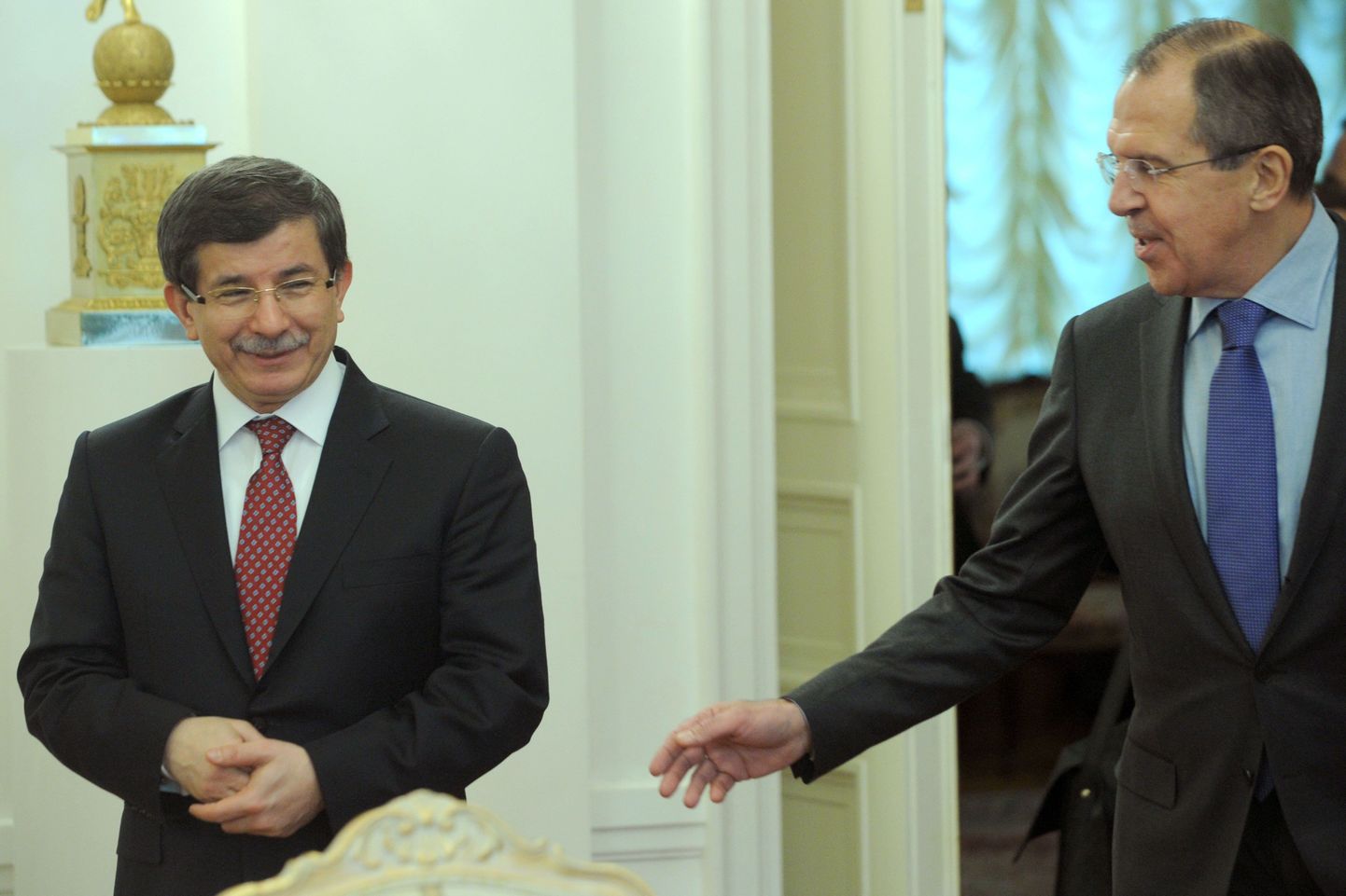 Vene välisminister Sergei Lavrov (paremal) koos Türgi kolleegi Ahmet Davutoğluga.