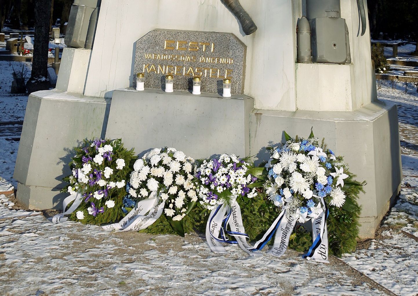 Pärnus Alevi kalmistul Vabadussõjas langenute ausamba juures toimub pühapäeval tseremoonia, millega meenutatakse 1920. aasta 3. jaanuaril Eesti ja Nõukogude Venemaa vahel kehtima hakanud vaherahu, mis tähistas Eesti täielikku võitu Vabadussõjas.