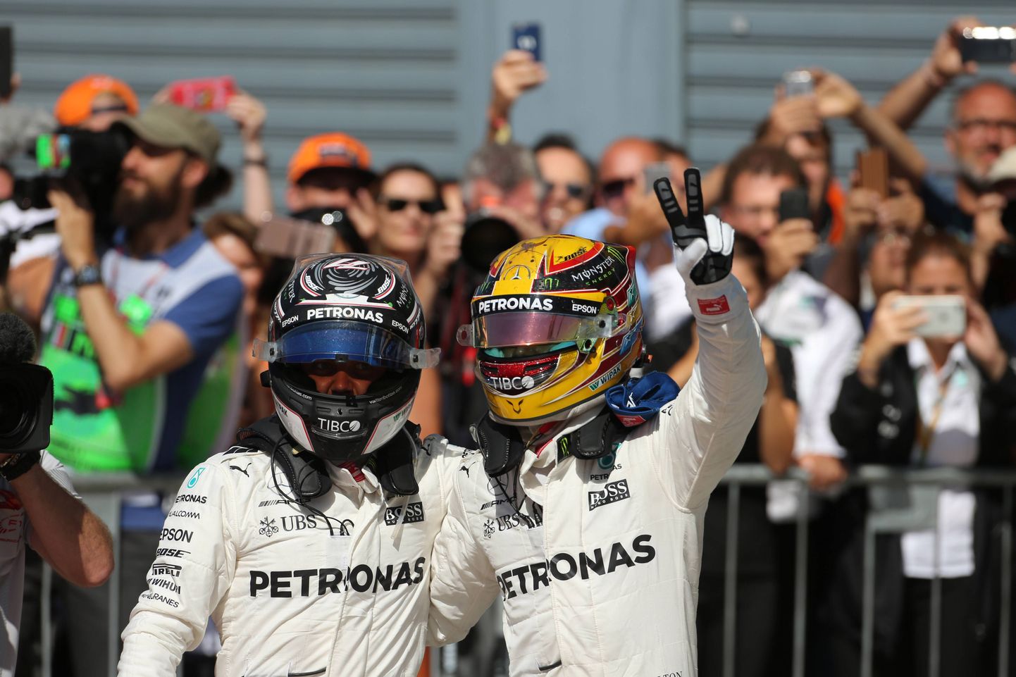 Mercedese sõitjad 2018. aastal on Valtteri Bottas (vasakul) ja Lewis Hamilton.