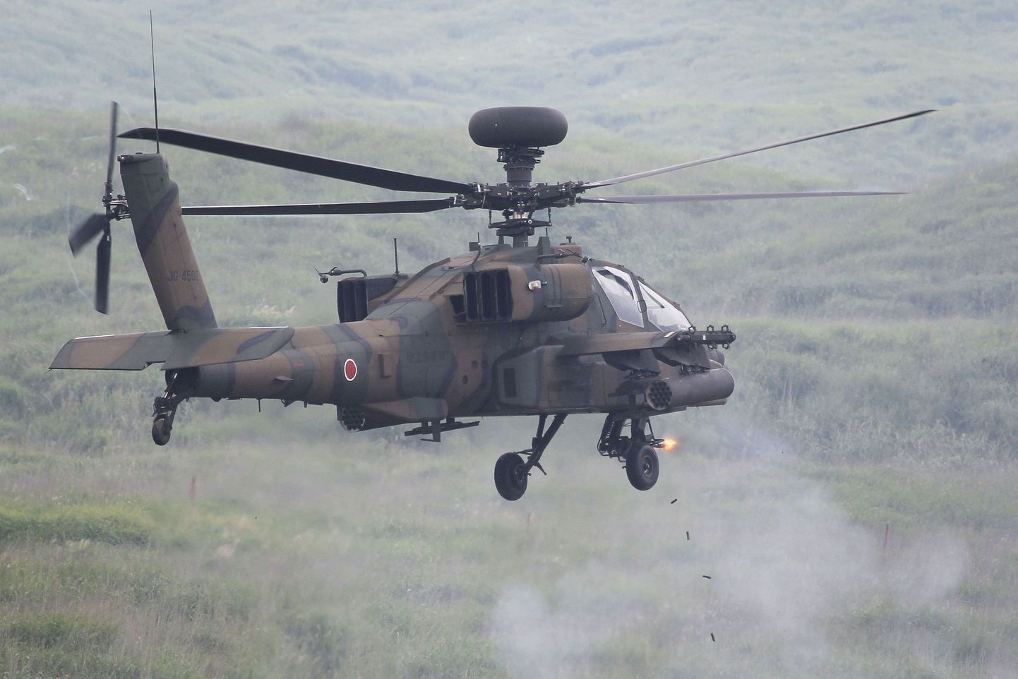 Вертолет Apache AH-64D.