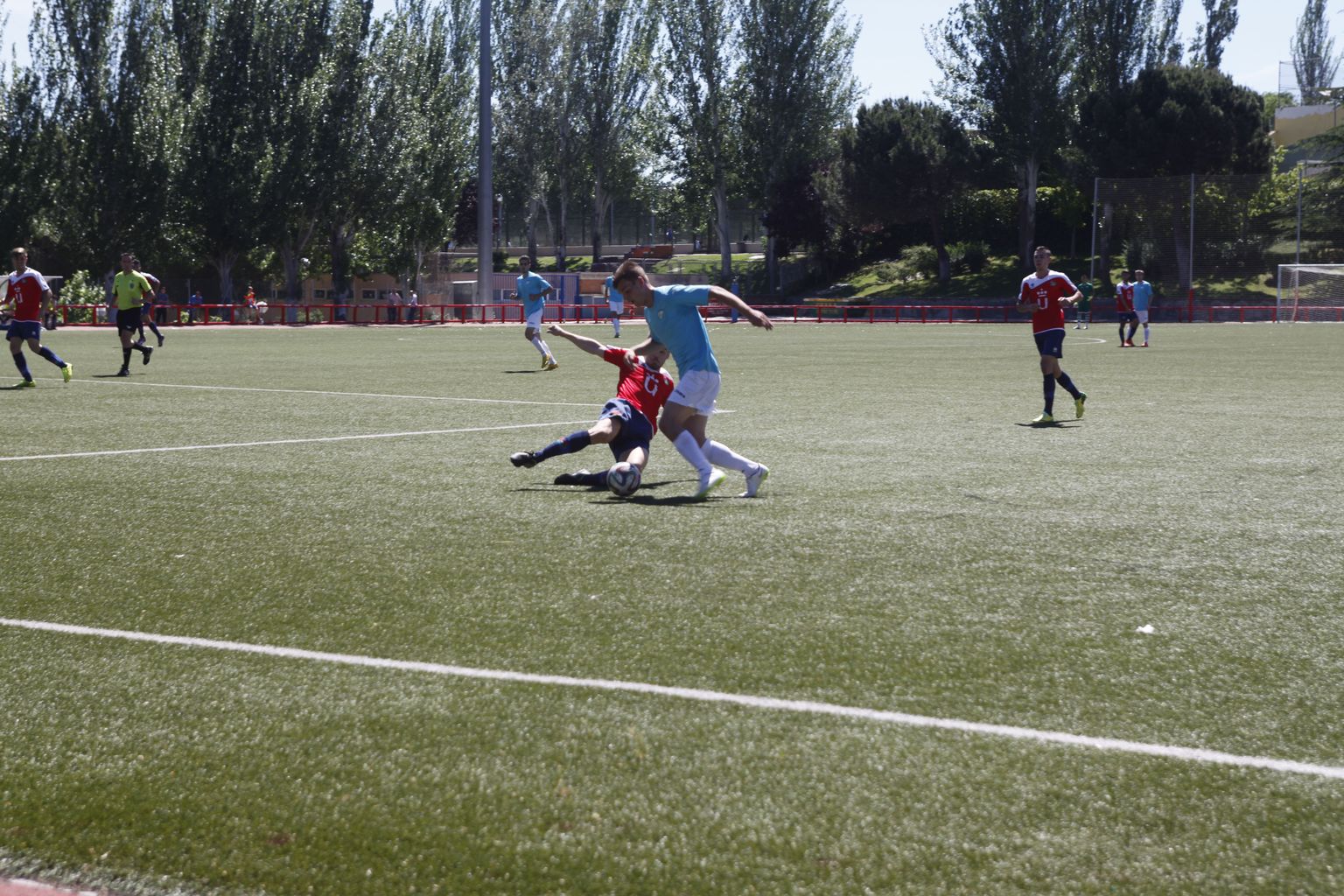Frank Liivak (sinises särgis) Alcobendas Spordi põhihooaja viimases mängus.