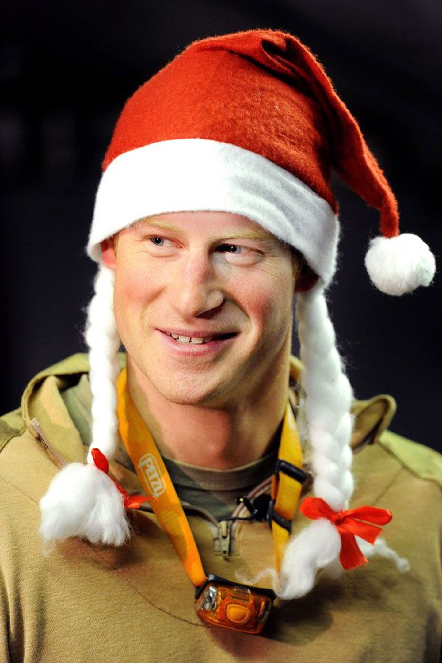 Arvate, et 
jõuluvana? 
Oh ei, prints Harry näitab 2012. aasta detsembri keskel ajakirjanikele oma elamispaika Afganistanis Camp Bastioni baasis. Jõulumüts on peas nalja pärast.