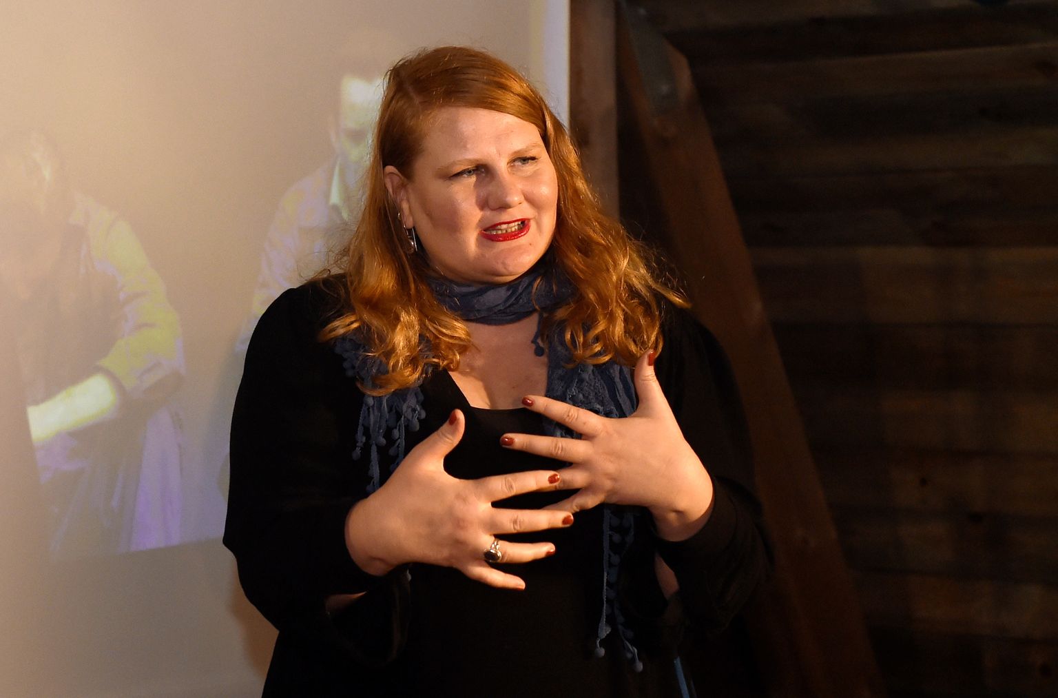 Žaņa Lipkes memoriāla direktore Lolita Tomsone piedalās preses konferencē Žaņa Lipkes memoriālā, kurā informē par filmu "Tēvs nakts".