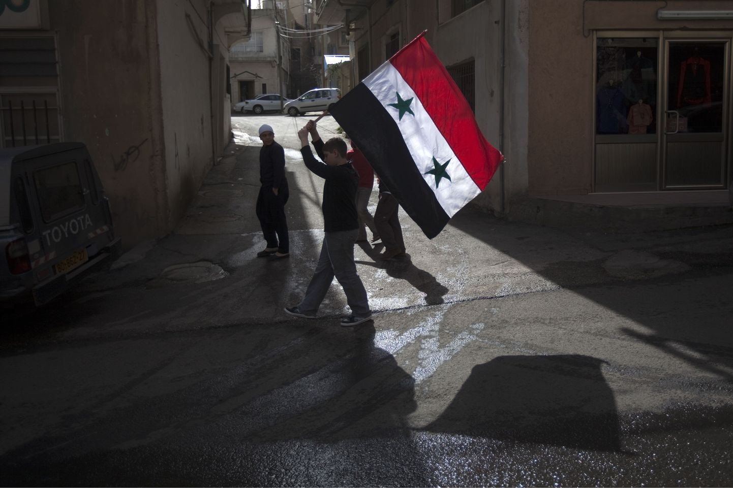 Mehed Süüria lipuga