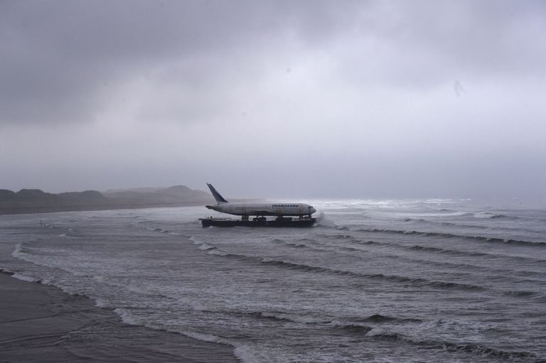 Iirimaa. Boeing 767 lennuk Enniscrone rannas. 