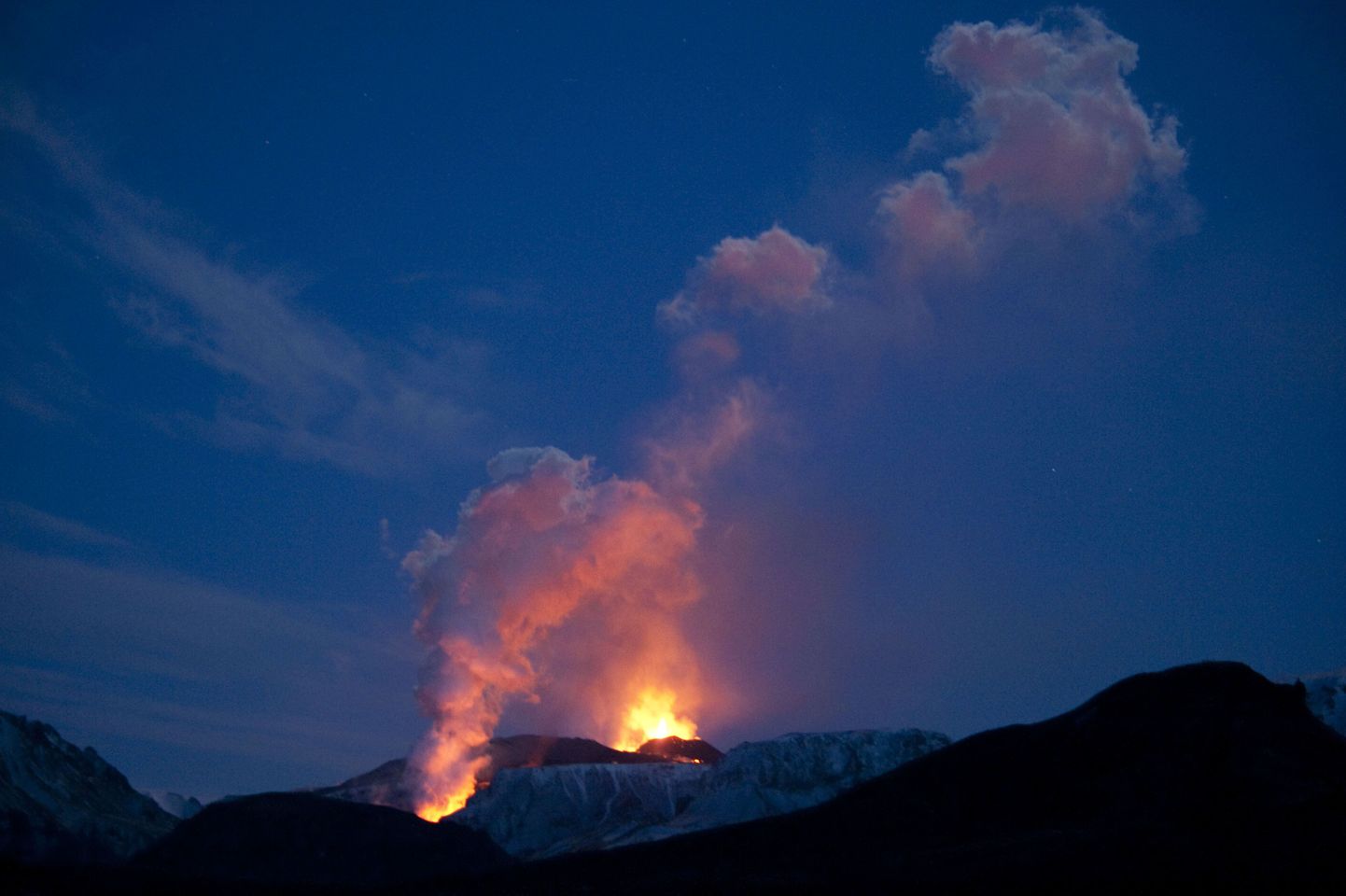 Eyjafjallajökulli liustikul asuv  Fimmvorduhalsi vulkaan