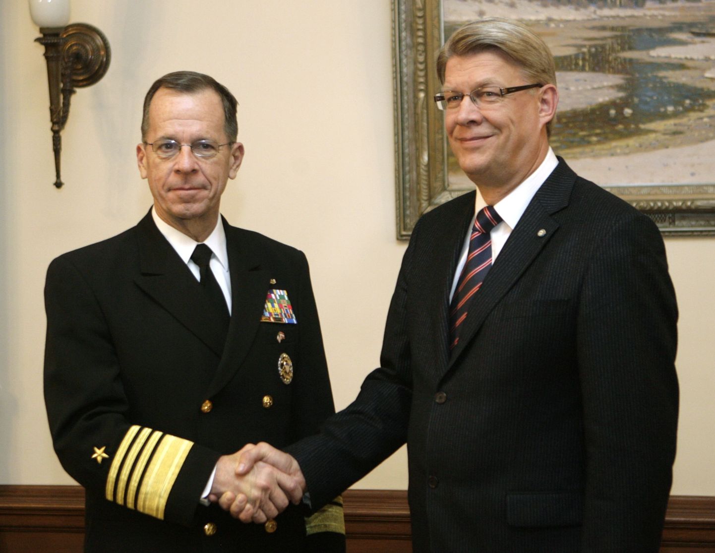 Michael Mullen (vasakul) ja Läti president Valdis Zatlers.