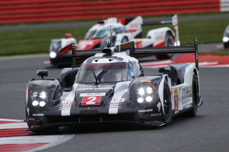 Võidu sai lõpuks Porsche, mille rooli keerasid Neel Jani, Romain Dumas ja Marc Lieb. FOTO: Scanpix