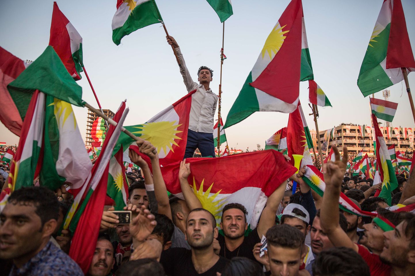 Kurdistani iseseisvuse toetajad Erbili tänavatel.