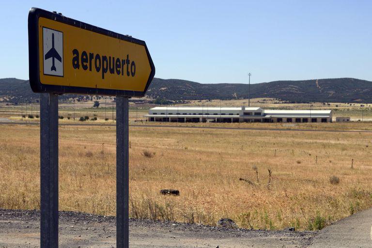Ciudad Reali-nimeline lennujaam, Hispaania. La Mancha lähedal asuva suure rahvusvahelise lennujaama ehitustööd lõpetati 2009. aastal, kuid 1,1 miljardit eurot maksma läinud lennujaam tuli riiki tabanud majanduskriisi tõttu 2012. aastal sulgeda. Foto: AFP/SCANPIX