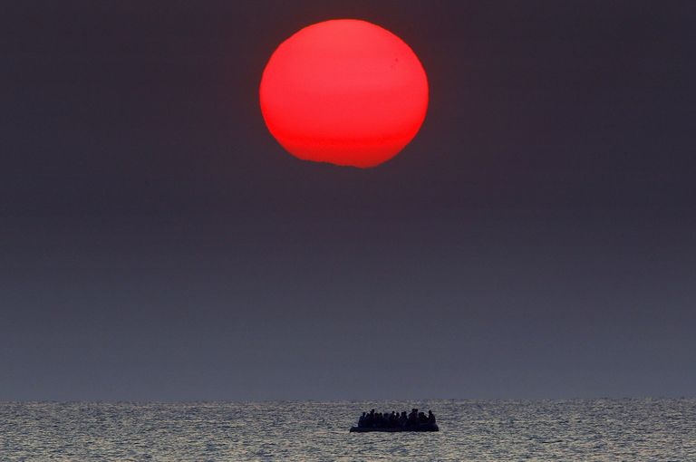 Süüria pagulased Egeuse merel hulpimas.