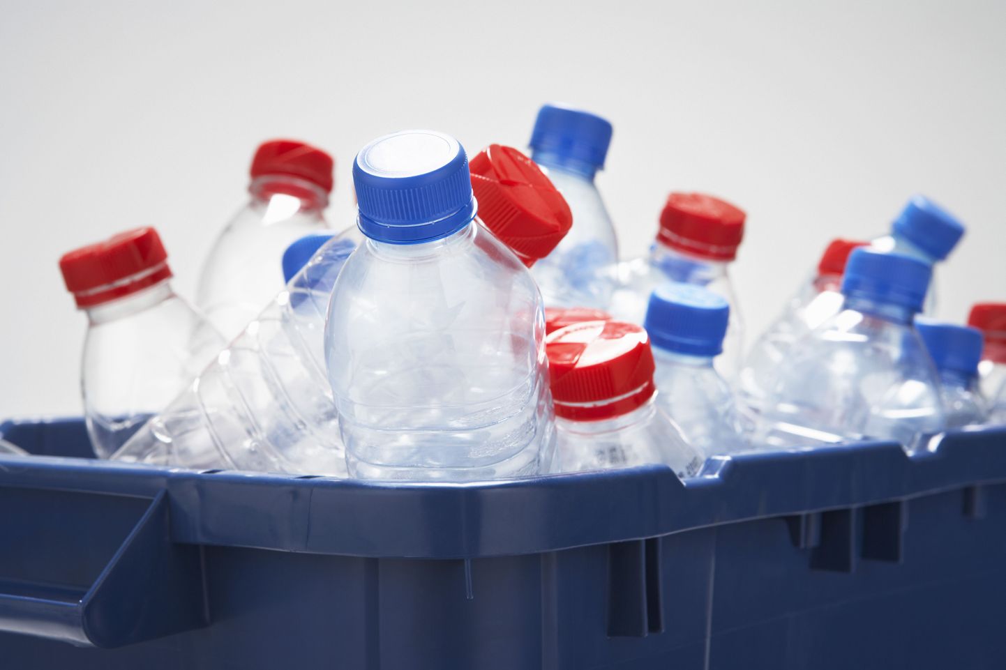 Plastikpudelitest eemaldatud mürgise bisfenool A aseaine osutus testides pea sama mürgiseks.
