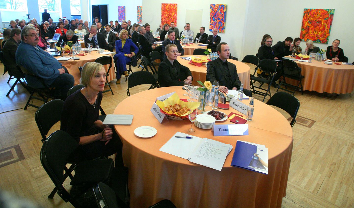 Pärnumaa arvamusliidrite lõuna 2012 "Kellel on õigus?".