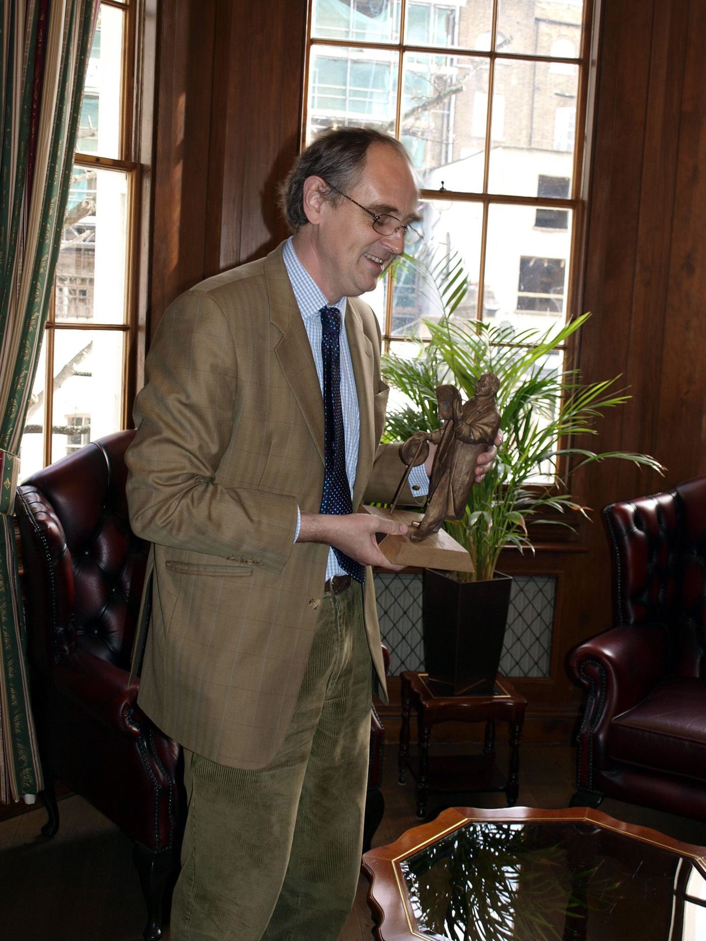 Edward Lucas sai kätte Postimehe aasta arvamusliidri auhinna, Jannseni kuju