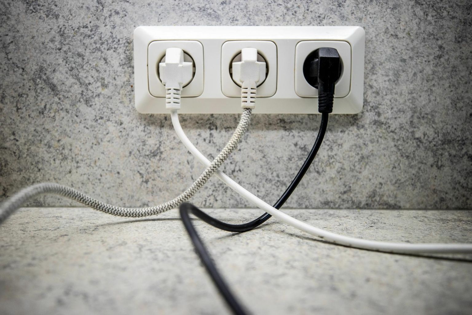 Elektrikatkestusteks tuleb meil nagunii valmis olla – suurte tormidega on ju kogu aeg see oht. Pilt illustratiivne