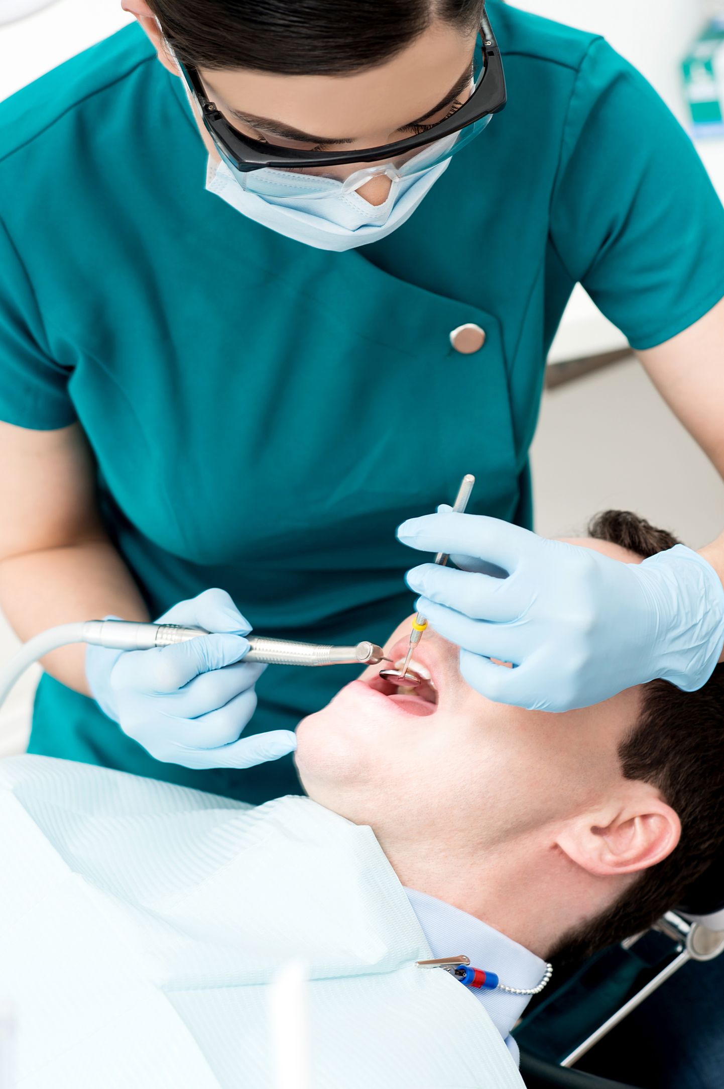 Suuhügienistidel puudub leping haigekassaga, sest seaduse silmis ei ole tegemist tervisehoiutöötajatega.