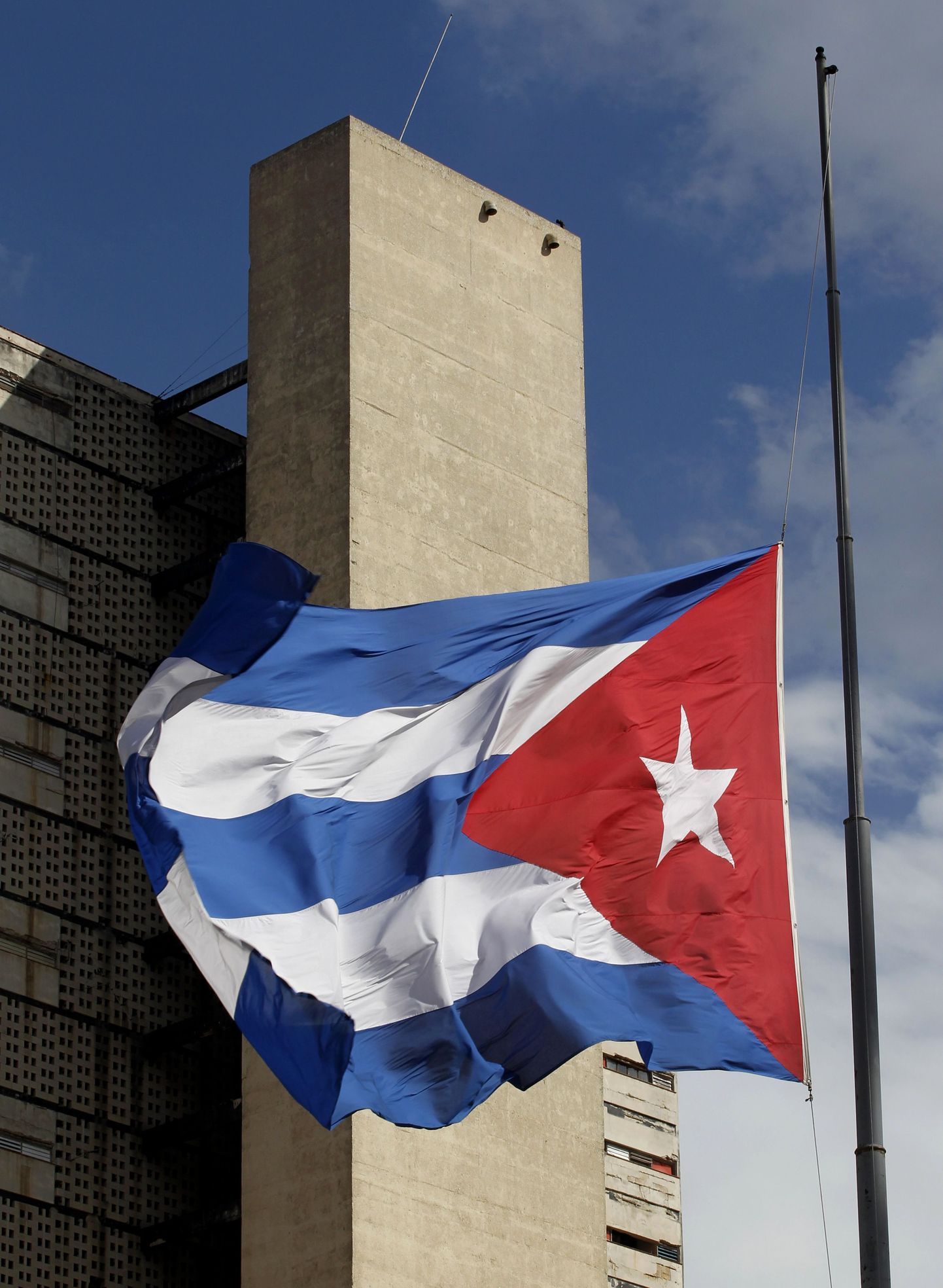 Kuubat juhtinud Fidel Castro ja nüüd juhtiva Raul Castro õde Angela Castro suri selle nädala Havannas