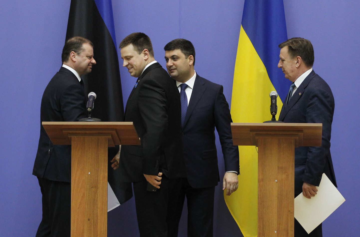 Leedu peaminister Saulius Skvernelis, Jüri Ratas, Ukraina peaminister Volodõmõr Groisman ja Läti peaminister Maris Kucinskis Kiievis.