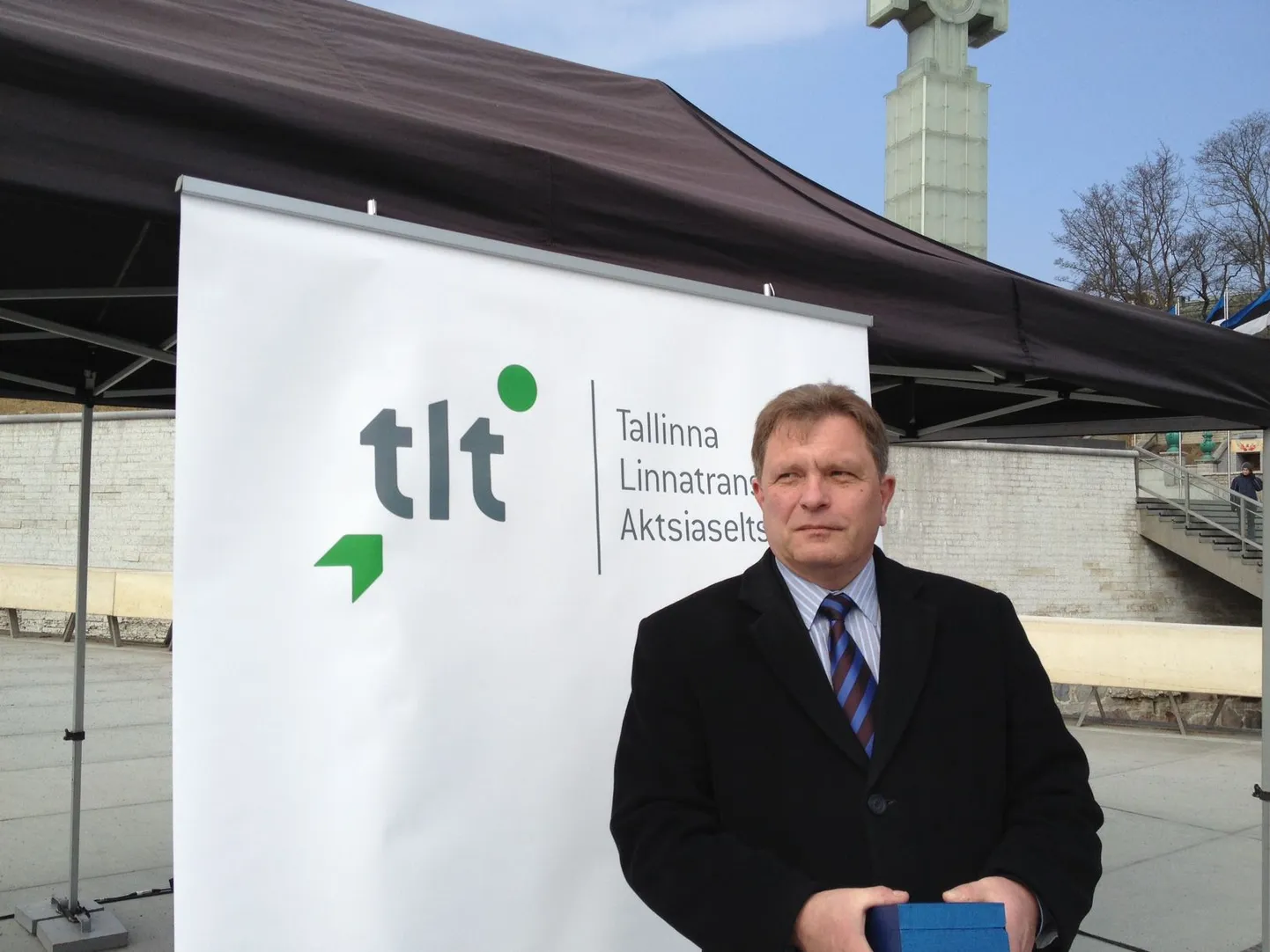 Tallinna Linnatranspordi ASi juhatuse esimees Enno Tamm tutvustas ettevõtte uut logo.