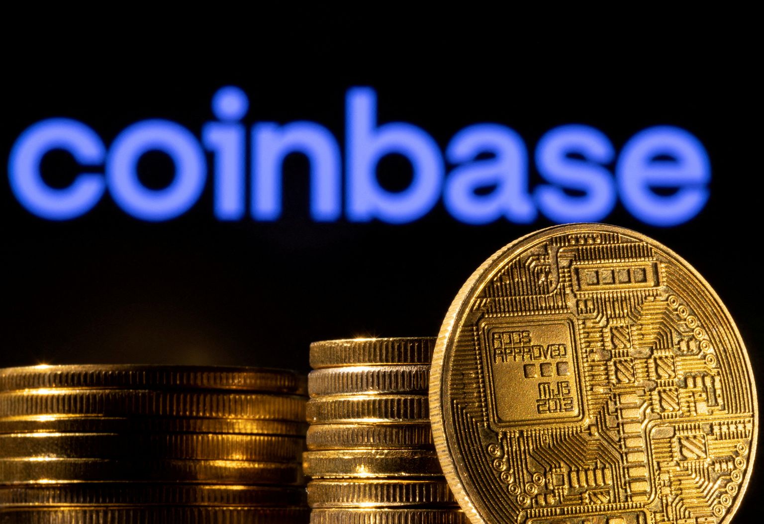 Krüptoraha Coinbase'i logo taustal