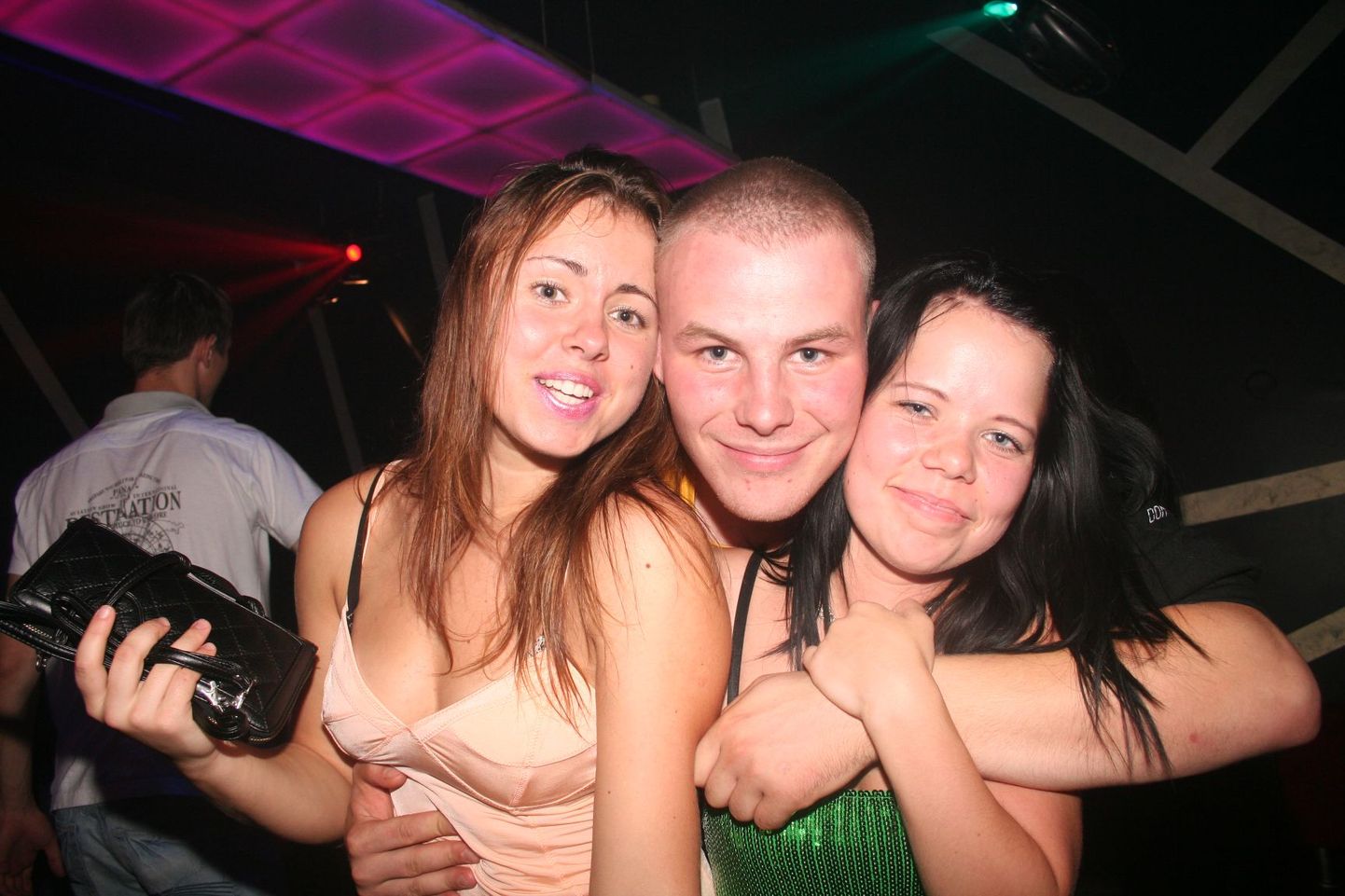 Club Tallinna "Meesteka" avapidu koos topless-DJ-ga.