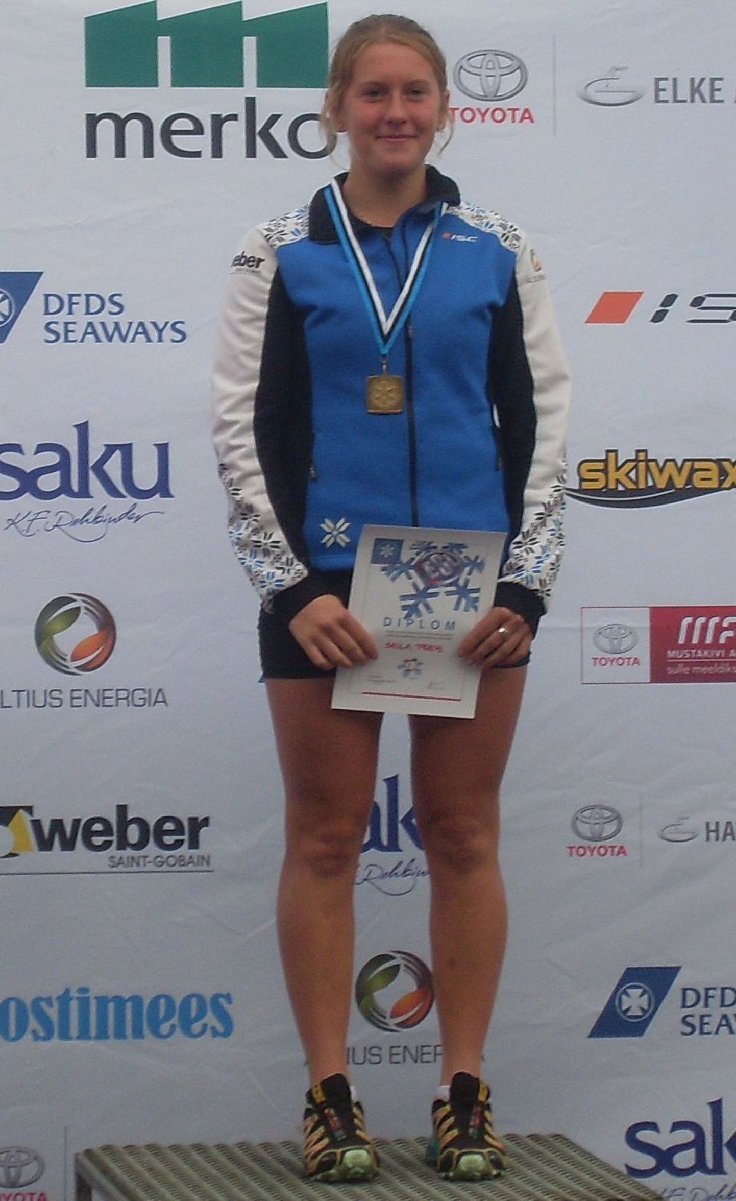 Tarvastu vallast pärit Seila Peek võitis pühapäevast esmaspäevani peetud Eesti rullsuusatamise meistrivõistlustel nii sprindis kui kümne kilomeetri sõidus ühisstardist kuldmedali.
