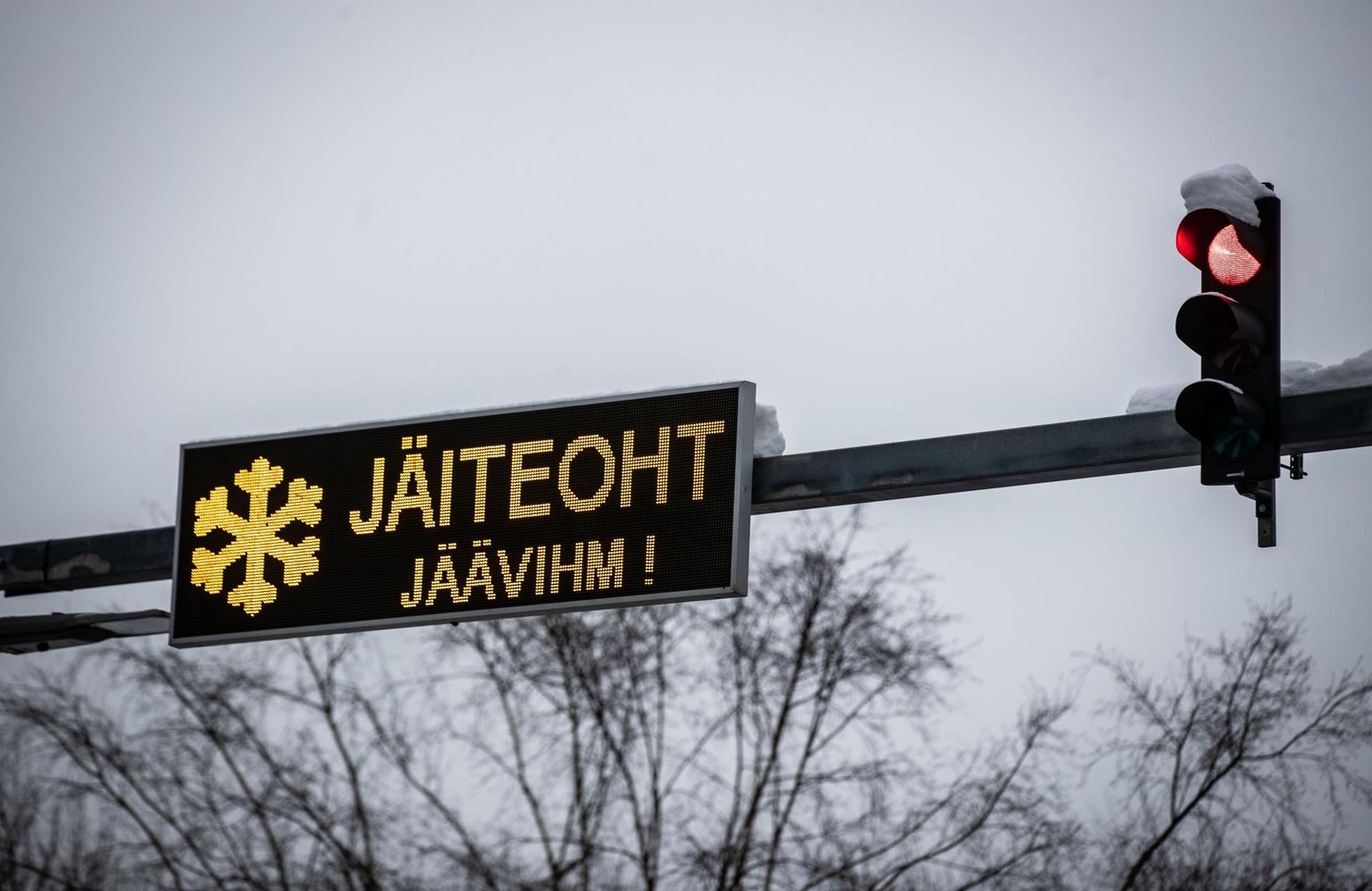 Hoiatustabloo Sõle tänaval.