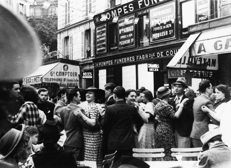 Pariislased tähistasid 1935. aastal Bastille' päeva tänaval tantsides. Foto:AP/Scanpix