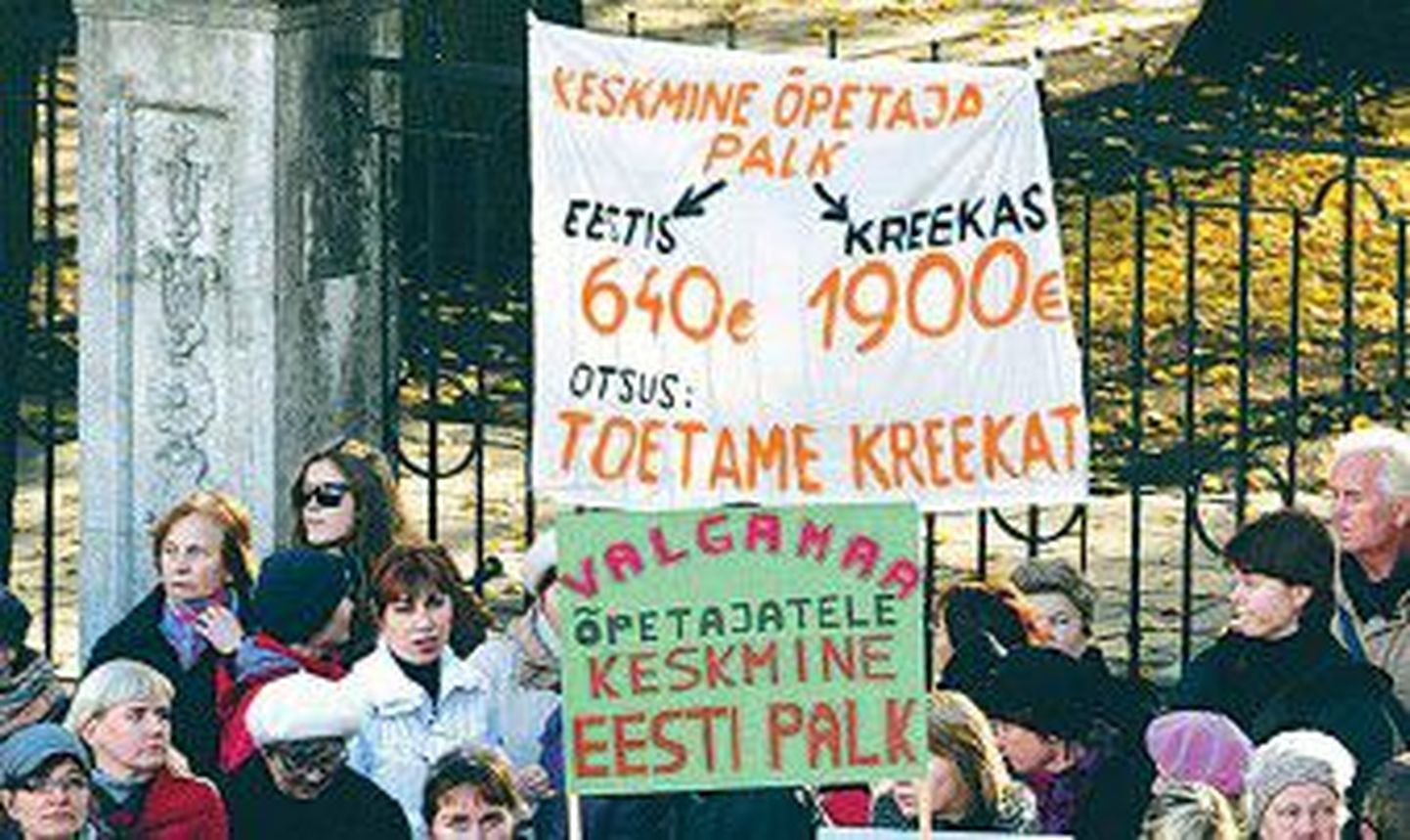 Митинг учителей у стен парламента Эстонии 25 октября.