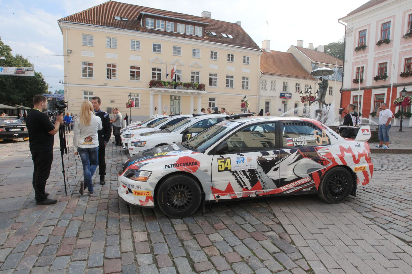Pildil Tartu Rally 2014 pidulik avamine Tartu Raekoja platsil.