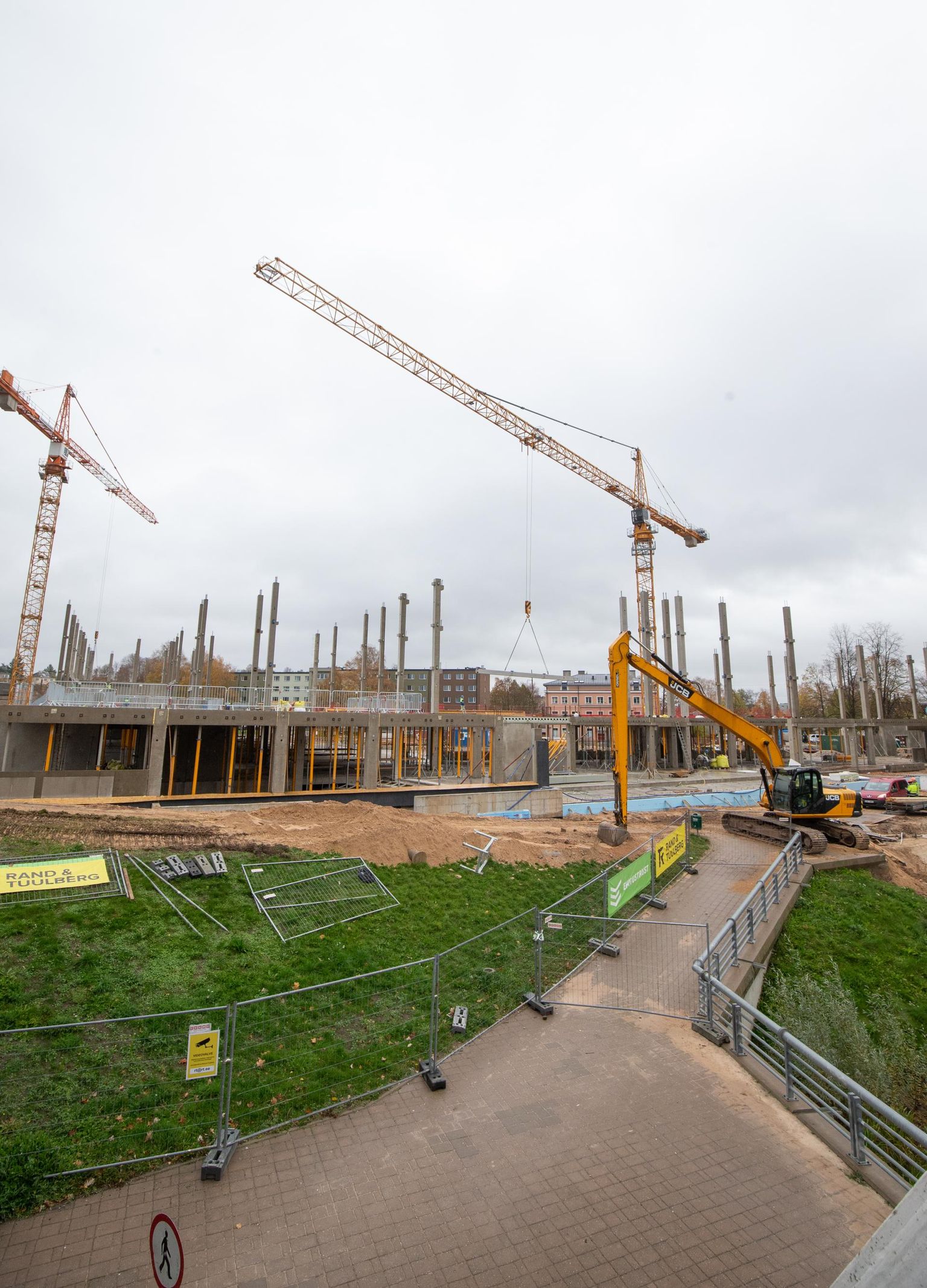 Oktoobri alguses avastas projekteerija Tartusse Emajõe kaldale ehitatava Tartu ülikooli Delta õppehoone projekti tugevusarvutusest vea, mis võib ülikoolile minna maksma kuni 400 000 eurot.