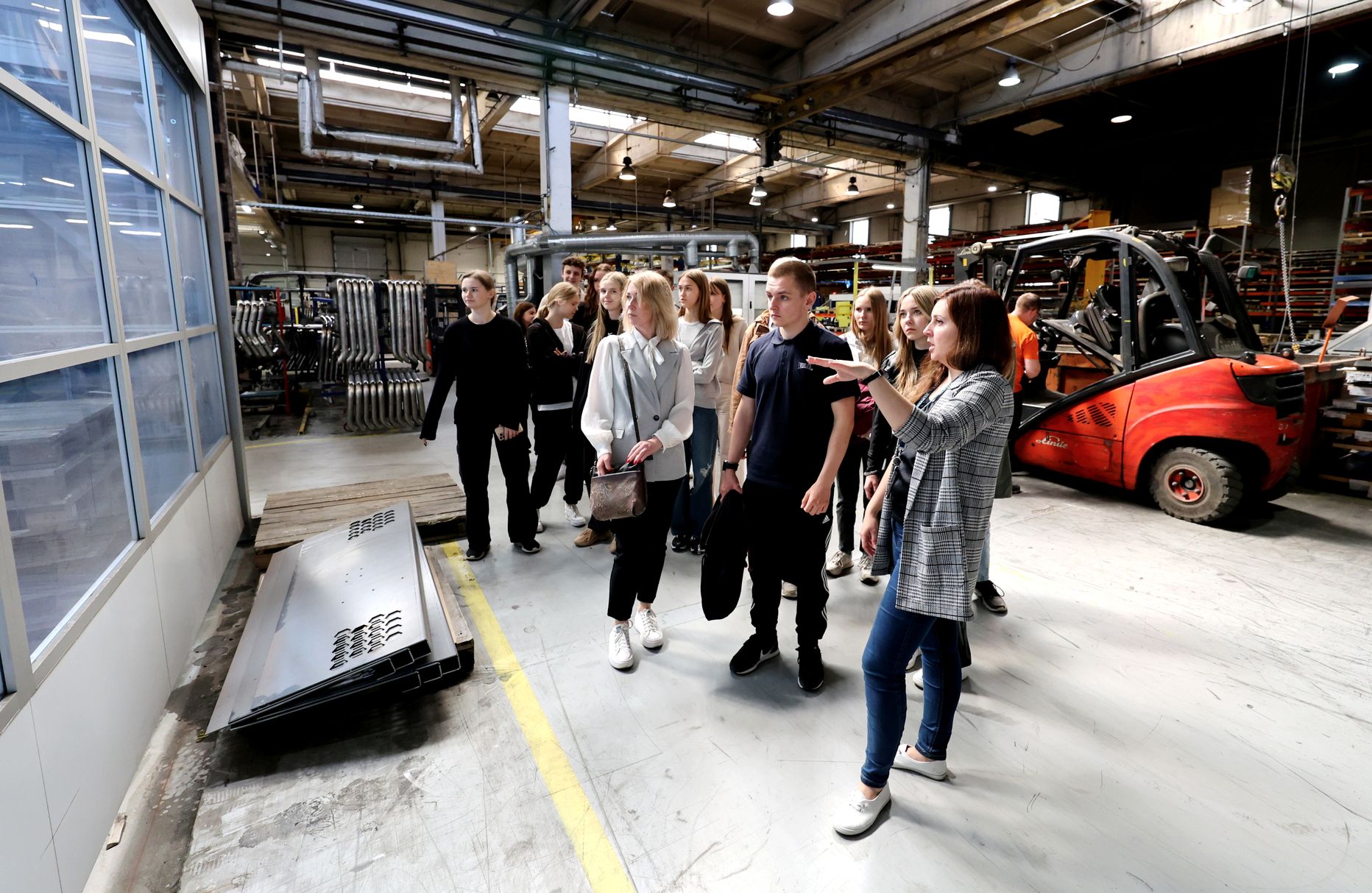 Noortele tehti Meteci tehases väike ringkäik ning seejärel ootas neid ülejäänud programm.