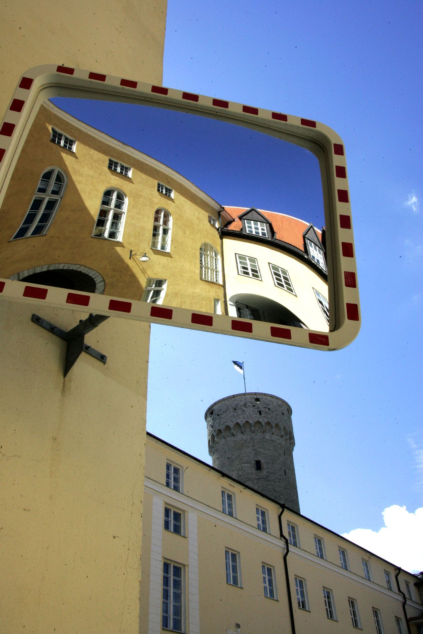 Riigikogulased tulevad esmaspäeval Toompea lossi erakorralisele istungile.